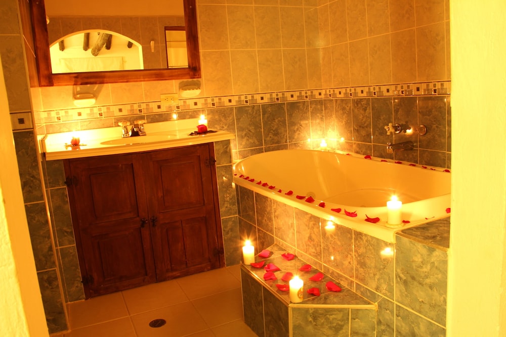 Junior Suite, Jetted Tub photo 2