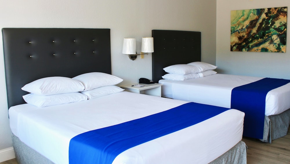 Deluxe Room, 2 Queen Beds, Non Smoking, Jetted Tub photo 1
