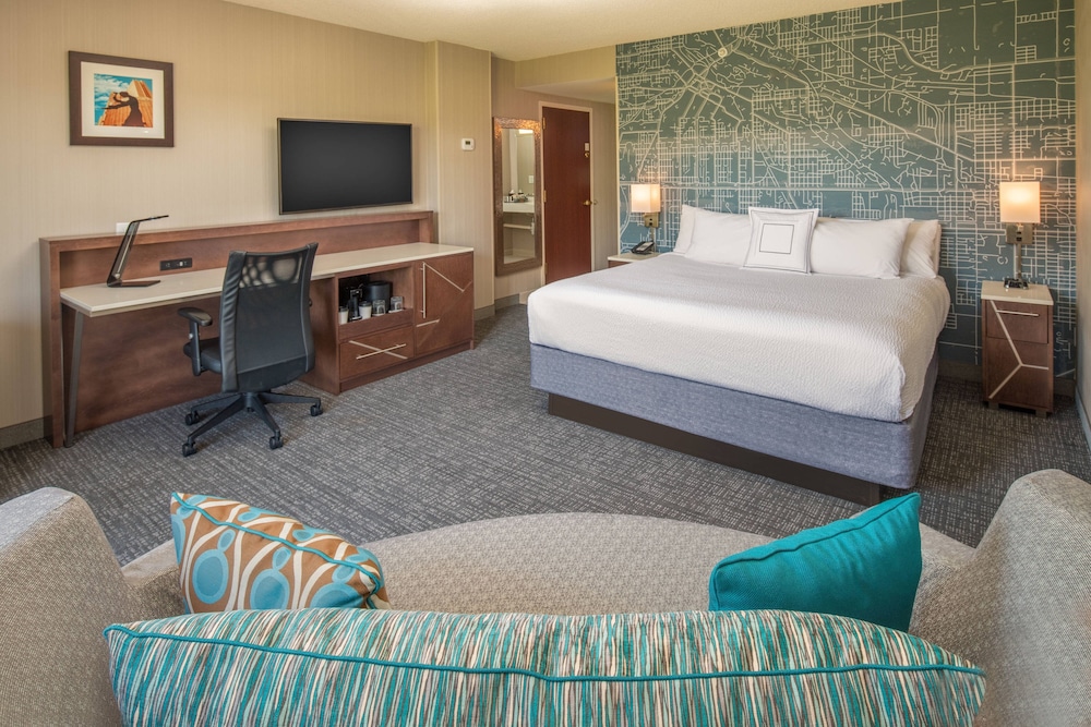 Room, 1 King Bed (Hearing Accessible) - Photo 1