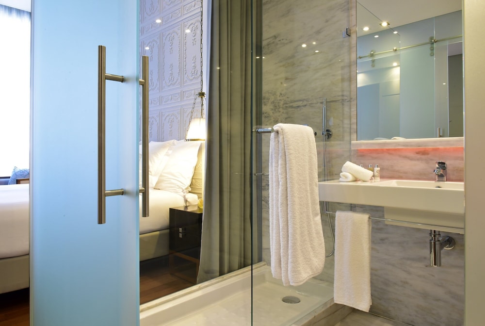 Superior Room (King Size Bed)