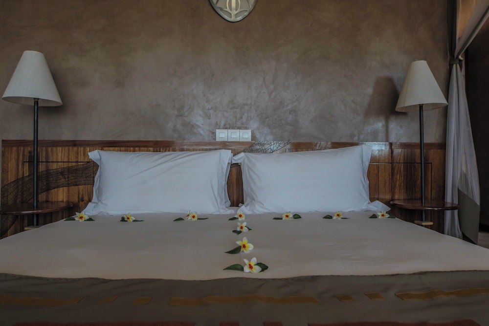 Economy Double Room (Electricity available 5-9 AM  6-10 PM) photo 3
