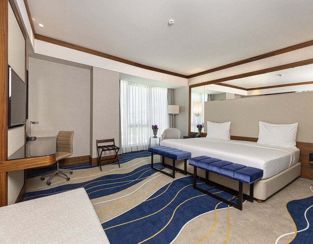 Corner Room with King Size Bed