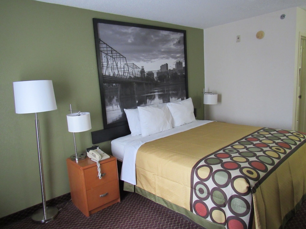 Room, 1 King Bed, Non Smoking - Photo 3