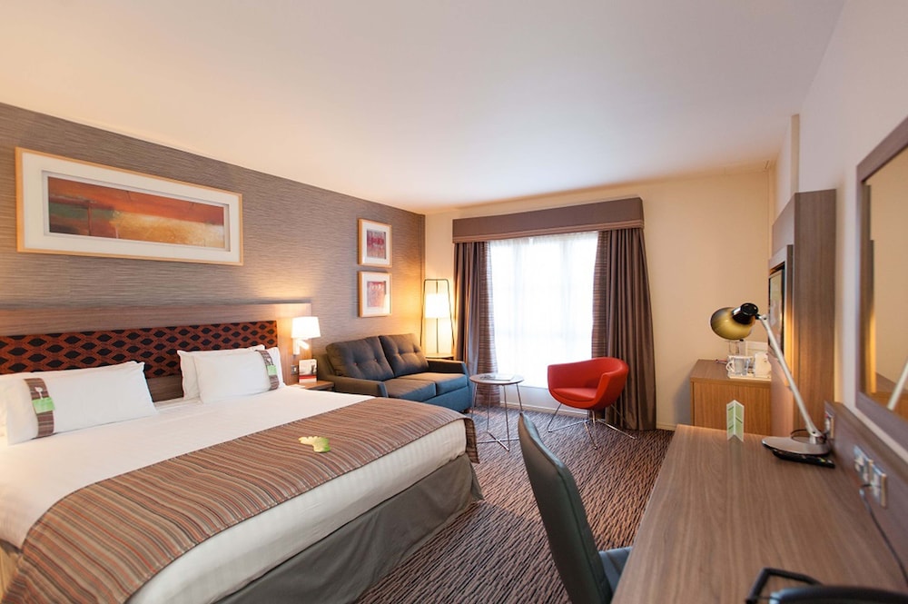 Premium Room, 1 King Bed with Sofa bed - Photo 1