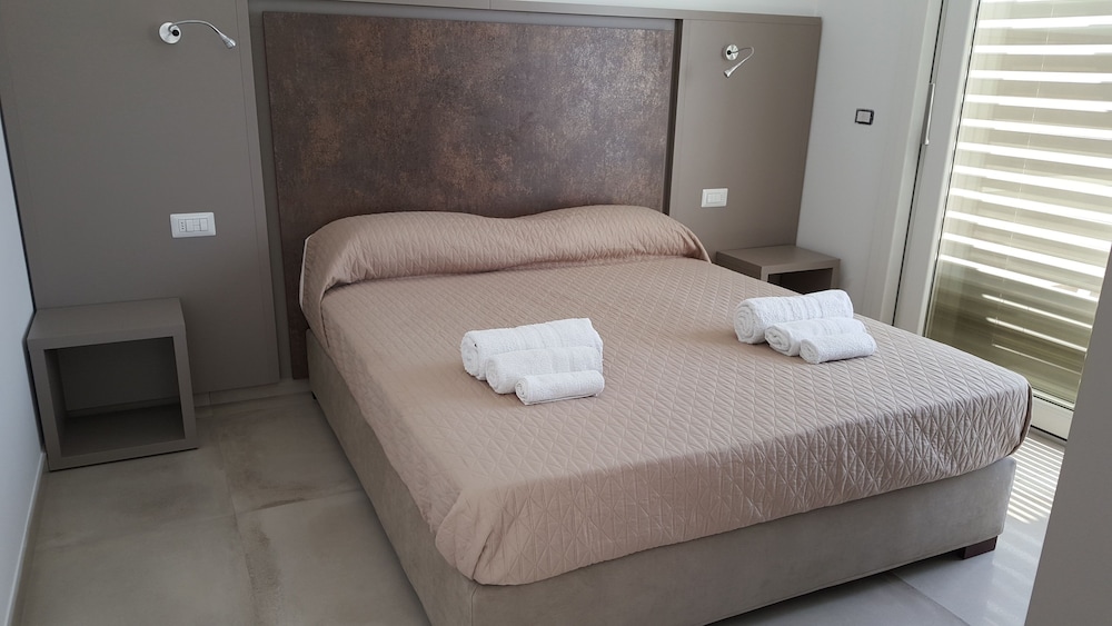 Deluxe Apartment, 2 Bedrooms, Non Smoking, Pool View photo 1