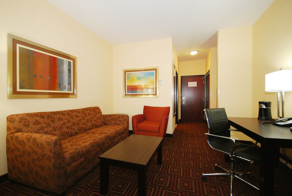 Executive Suite, Refrigerator & Microwave