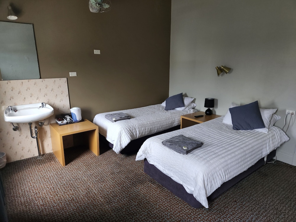 Basic Twin Room