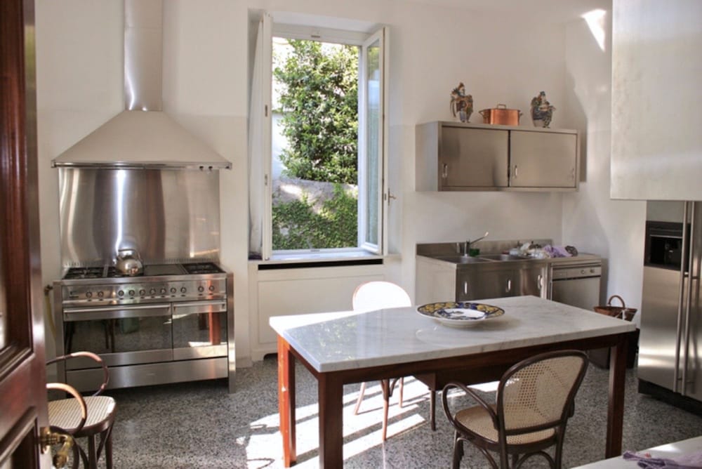 Villa photo 2