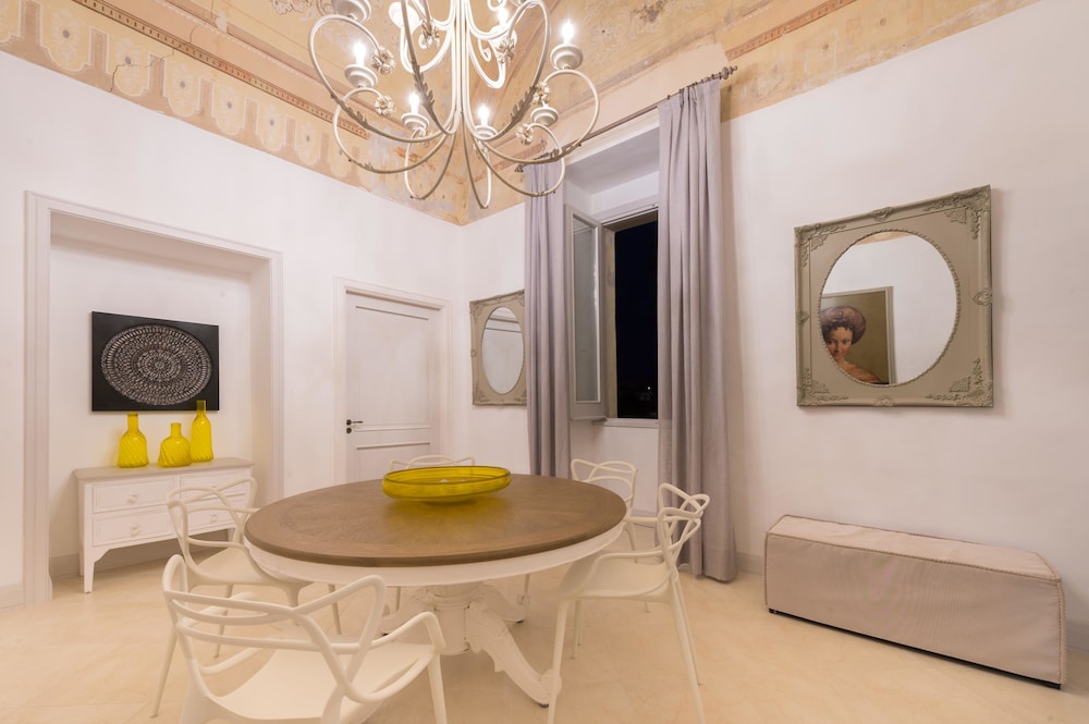 Deluxe Apartment, 4 Bedrooms, Terrace, Garden View photo 3