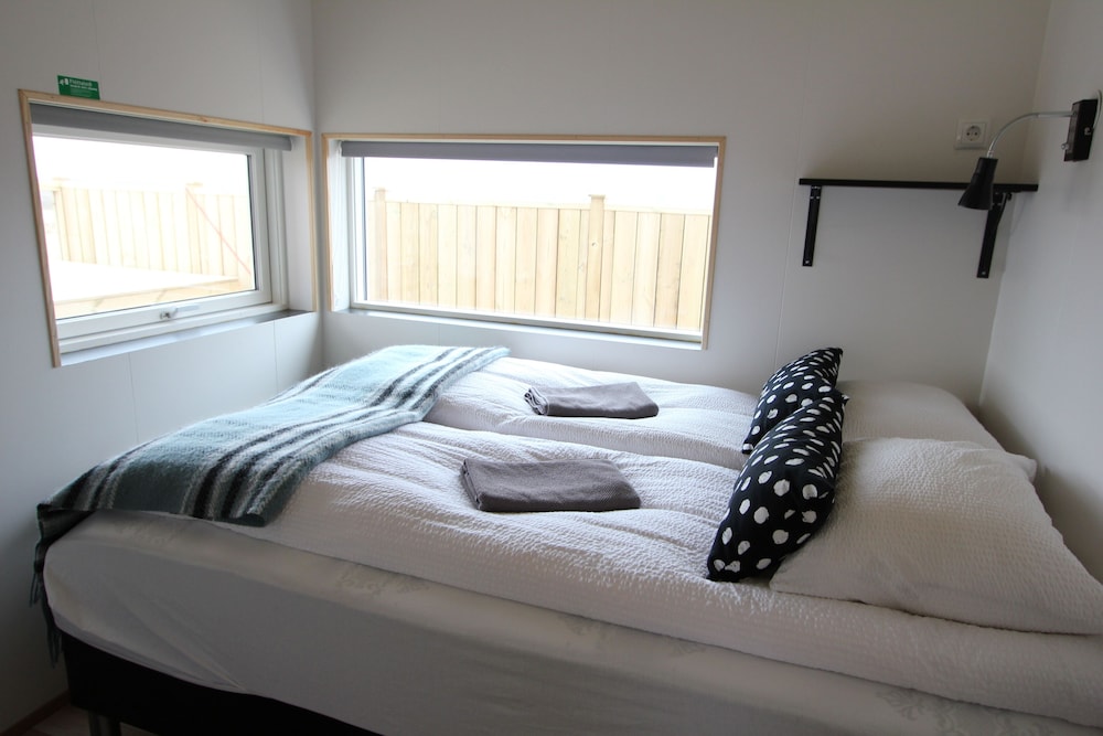 Standard Six Person Cabin with Hot Tub photo 3