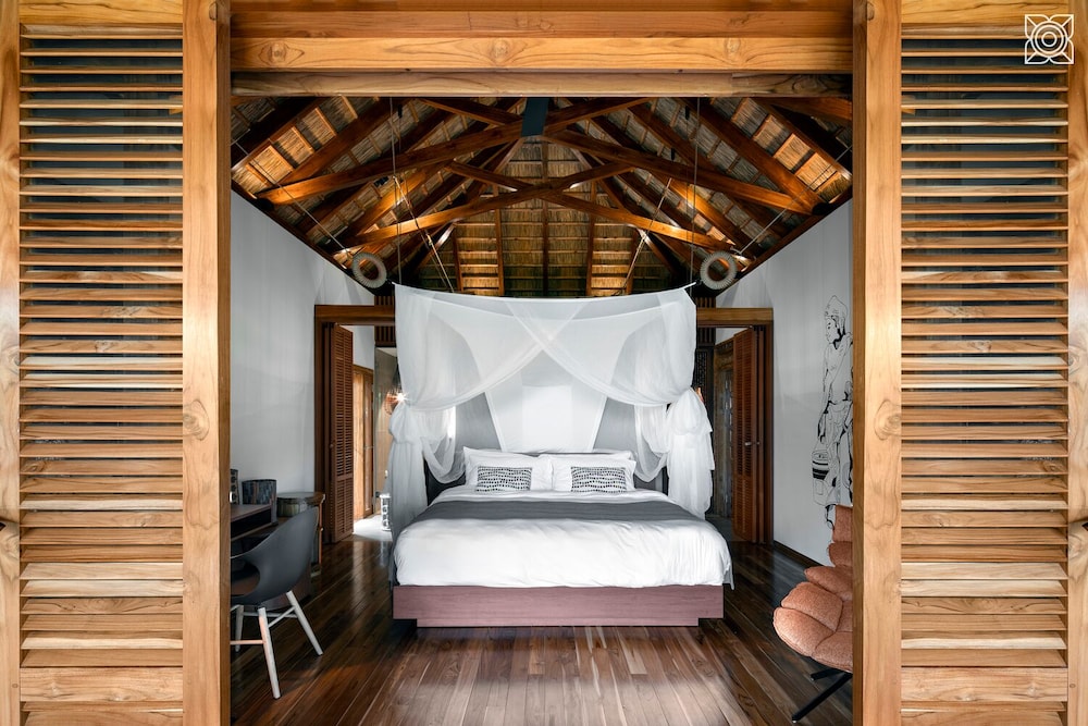 Suite, 1 King Bed photo 2