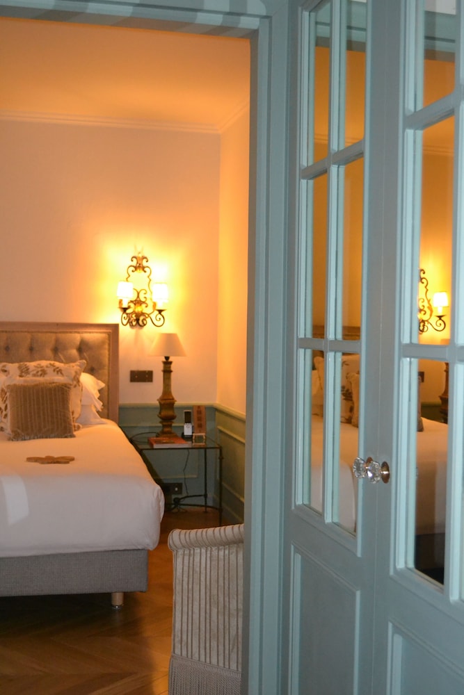 Deluxe Room - Photo 3