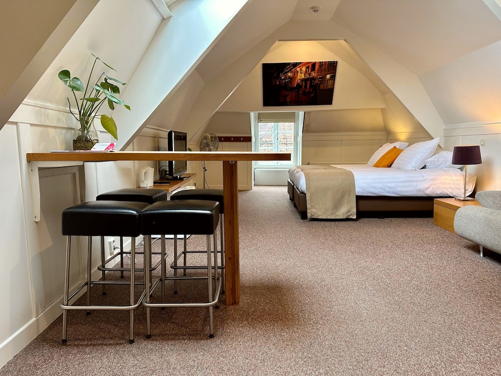 Comfort Suite, 2 Twin Beds, Ensuite photo 3