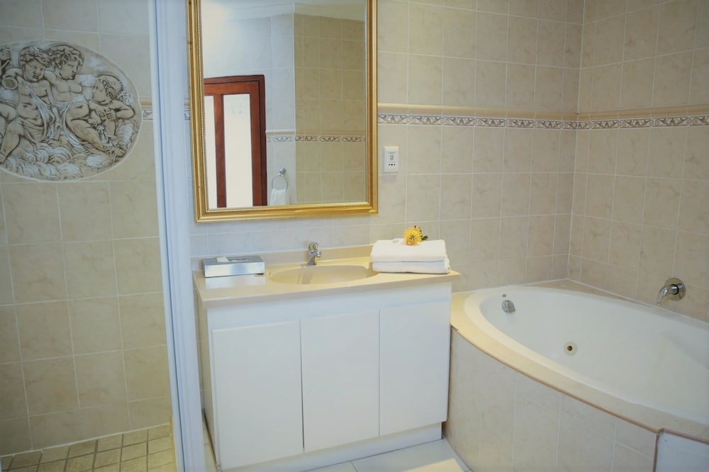 1st Floor - Family - Partial Sea View - Photo 3