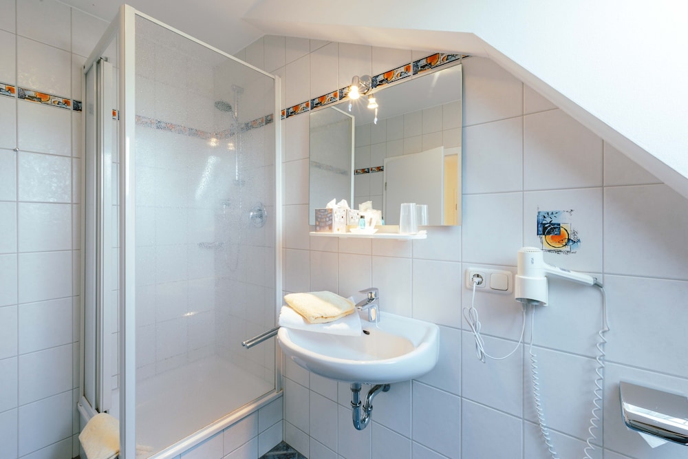 Economy Double or Twin Room photo 2
