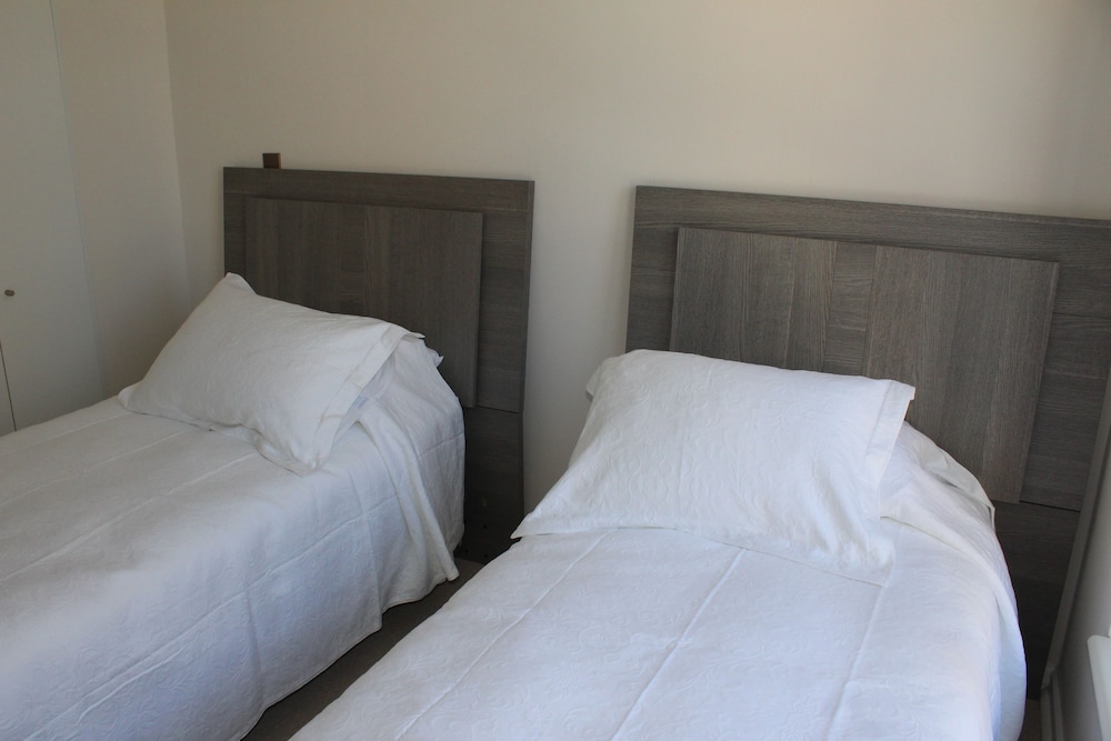 Standard Apartment, 3 Twin Beds (807) photo 3
