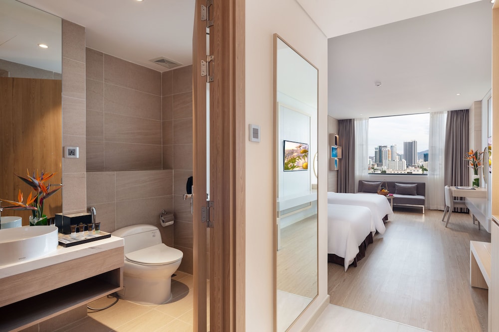 Deluxe Twin City View - Free Hair Washing - Photo 2