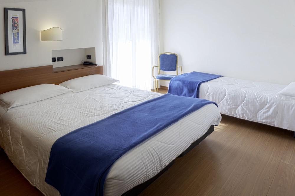 Economy Triple Room, Multiple Beds photo 1