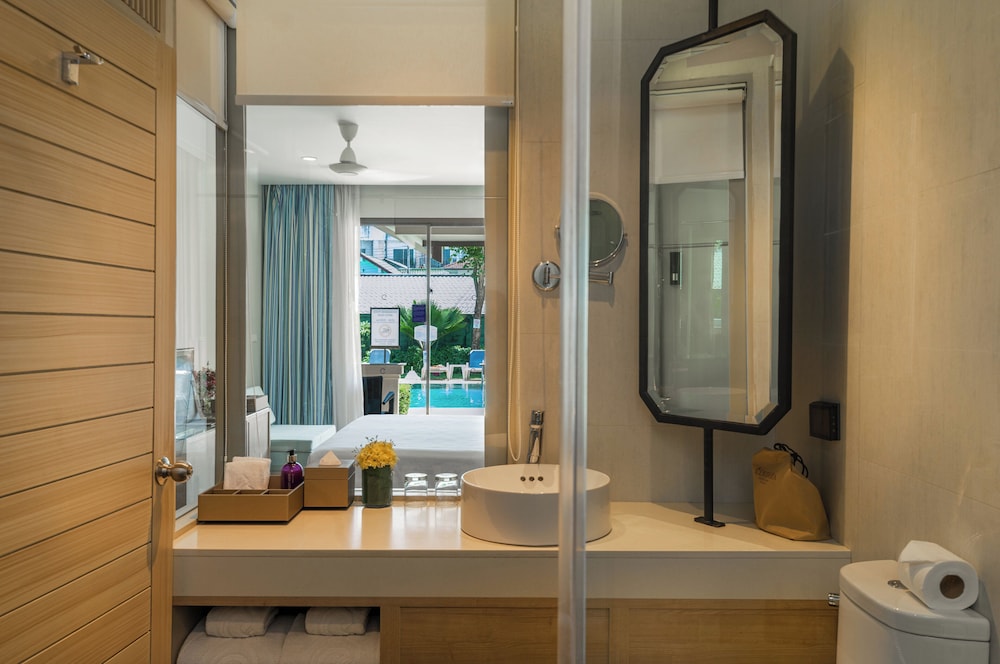 Premium Suite, 1 Bedroom, Pool View (King) - Photo 9