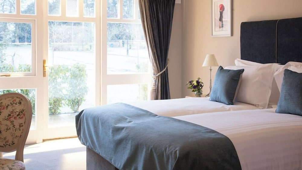 Lodge Bedroom photo 3