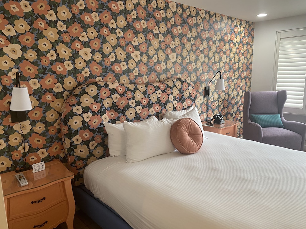 Executive Room, 1 King Bed thumbnail 6