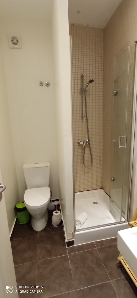 Economy Triple Room (Outside Private Bathroom) photo 1