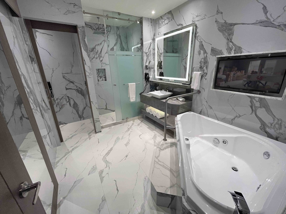 Suite King Plus Jacuzzi - Photo 5