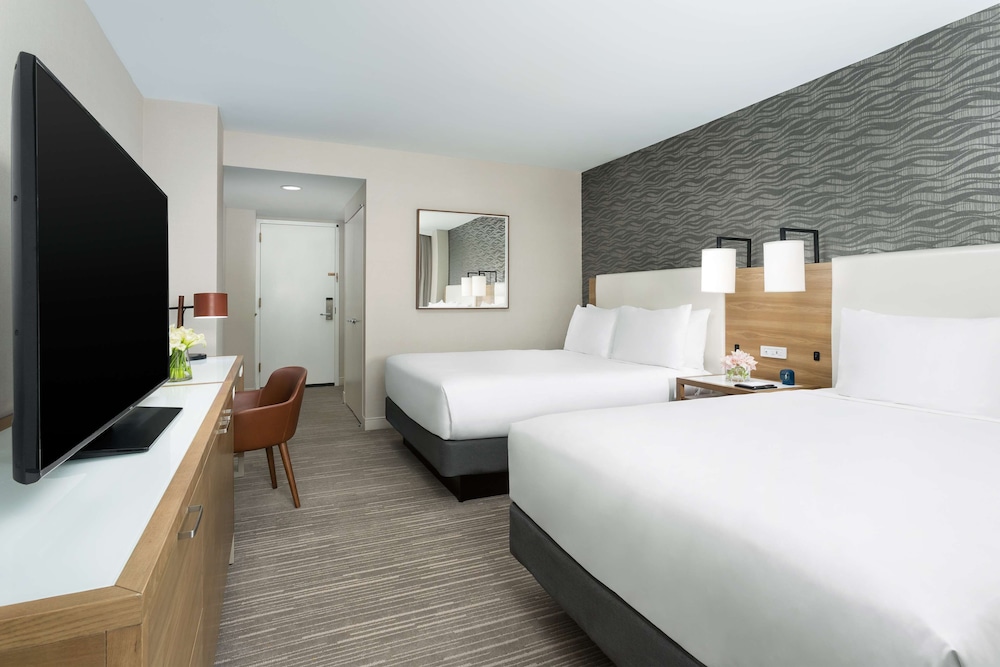 Standard Room, 2 Queen Beds, Accessible Tub - Photo 3