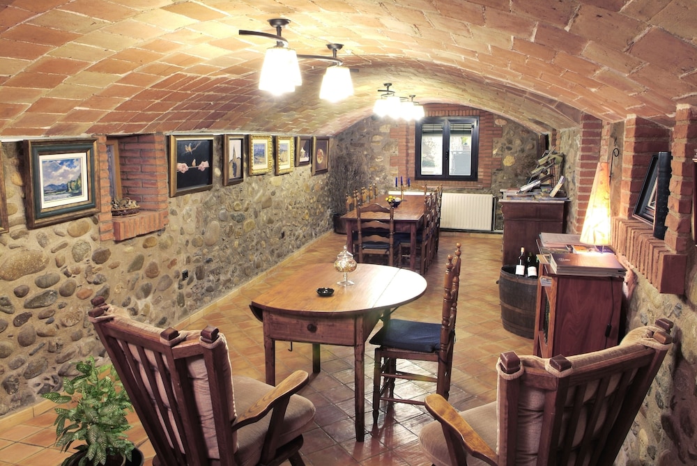 House, 4 Bedrooms photo 2