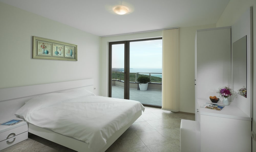 Deluxe Apartment, Balcony, Sea View photo 2