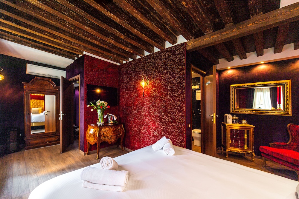 Superior Room, Canal View photo 1