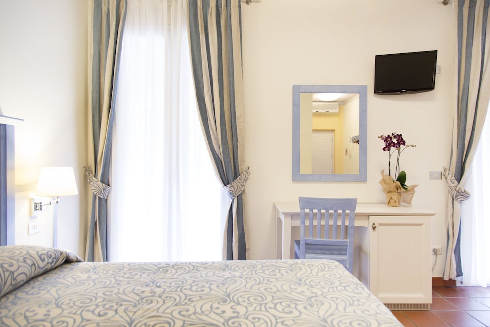 Standard Double or Twin Room - Photo 5