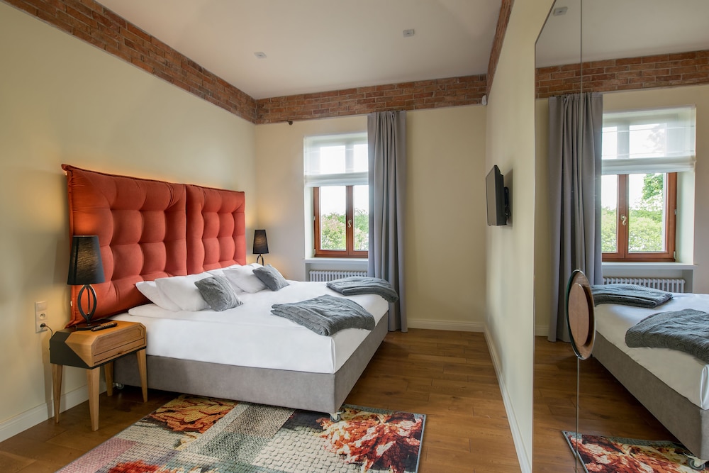 Apartment in the Palace with a view of the lake - Photo 3