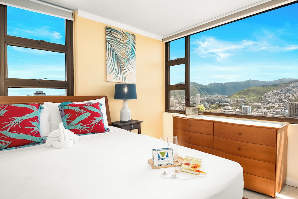 Premium Remodeled Condo with Ocean View and Parking: Condo, 1 Bedroom, Mountain View (0122) photo