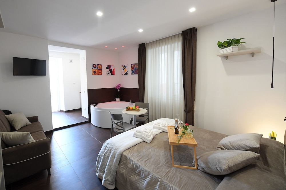 Double Room, Jetted Tub (Irene) photo 1