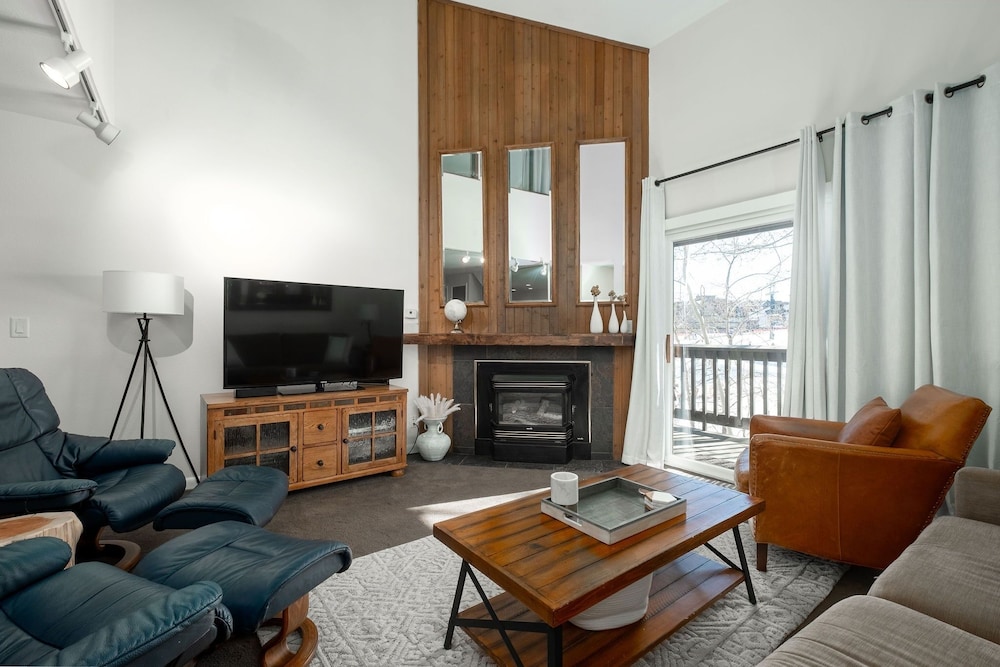 Condo, 2 Bedrooms