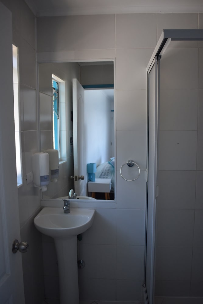 Basic Room, 1 Queen Bed, Ensuite, Sea View photo 2