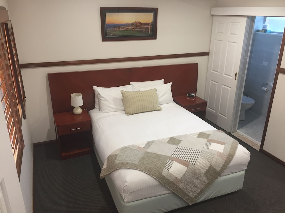 Standard Room, 1 Queen Bed photo 1