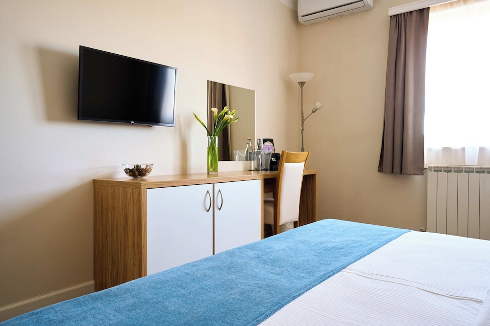 Deluxe Suite, 2 Bedrooms, Non Smoking, Jetted Tub photo 3