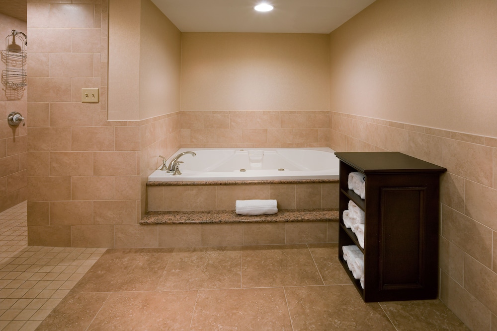 Suite, 1 King Bed (Top Floor Conference Floor) - Photo 2