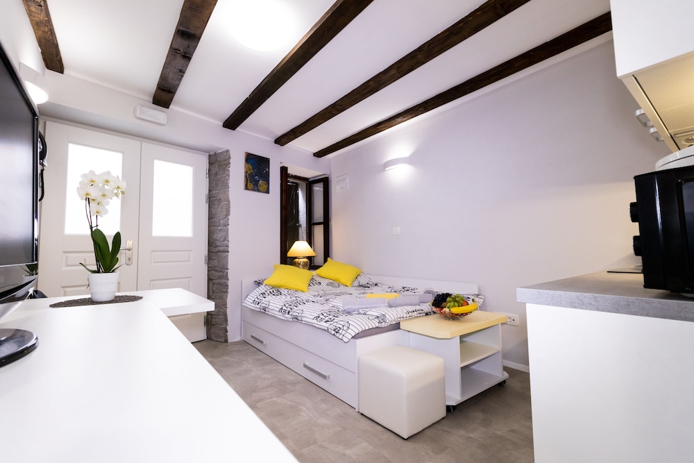 Apartment (1. V) photo 1
