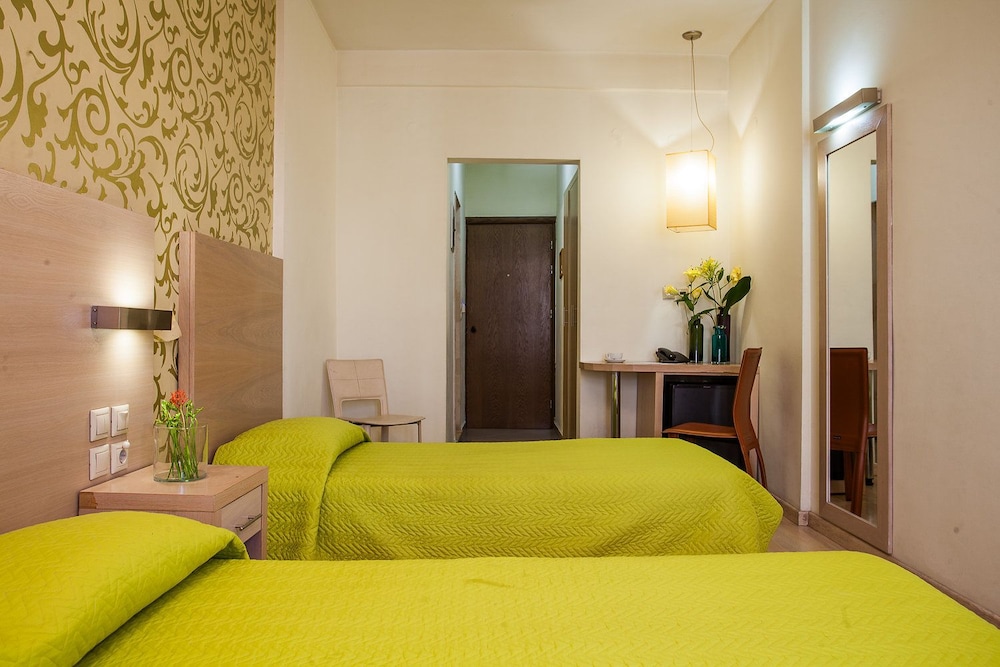 Standard Triple Room - Photo 1