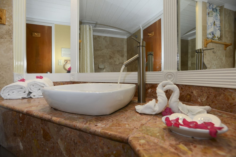 Beachfront Premium Double Bed Room - Photo 7