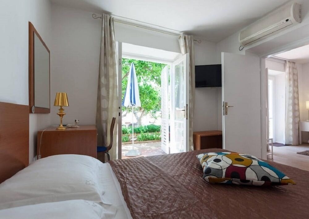 Comfort Apartment, Partial Sea View
