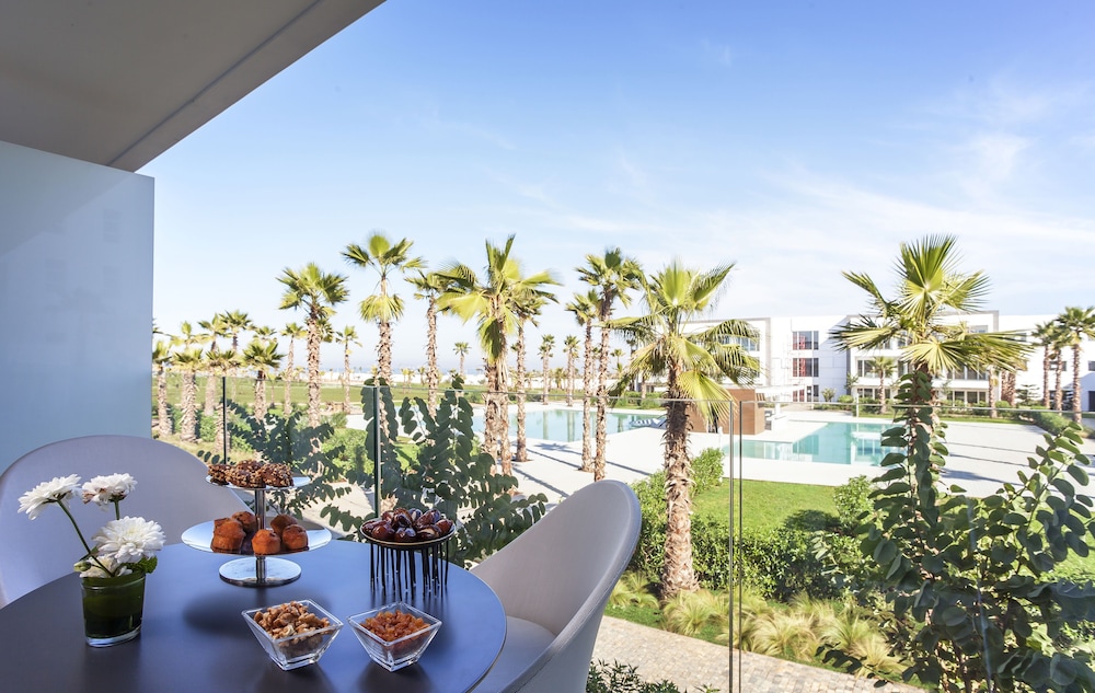 Deluxe Twin Room, Pool View photo 2