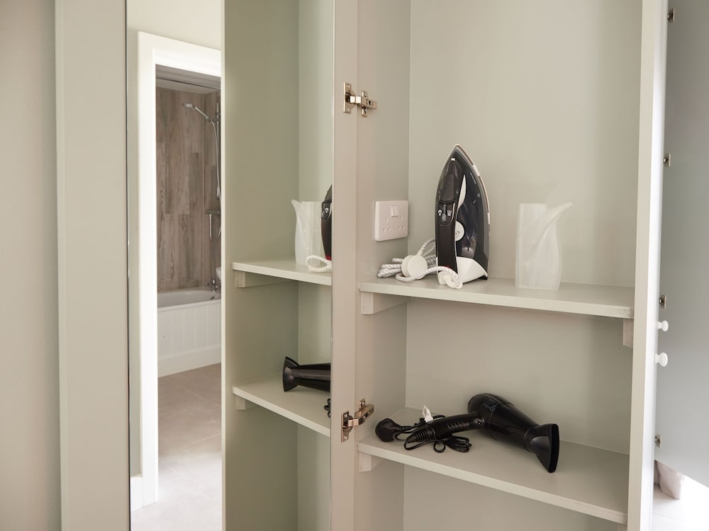 Double or Twin Room, Ensuite (Twin/Double) photo 3