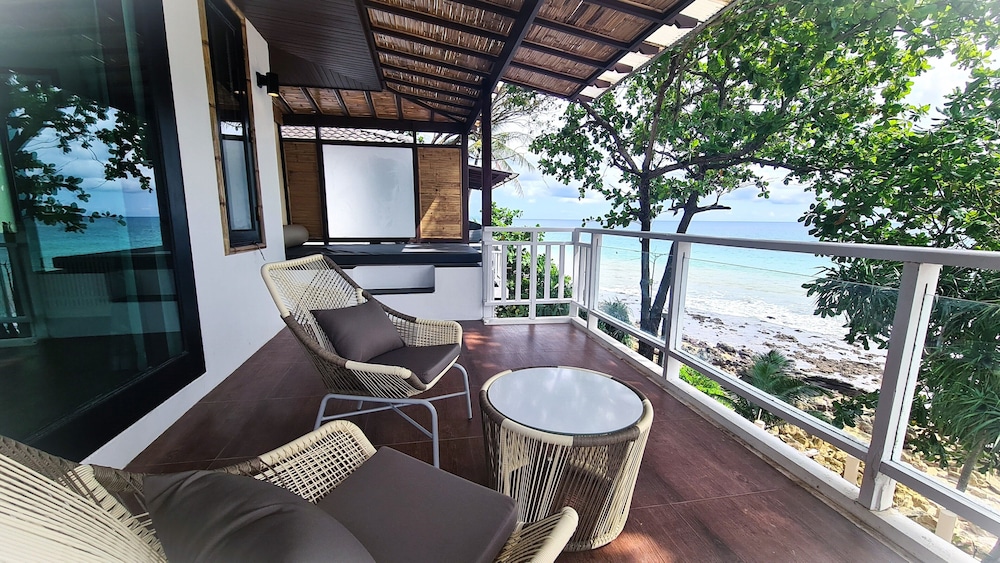 Premium Villa, 1 King Bed, Ocean View - Photo 2