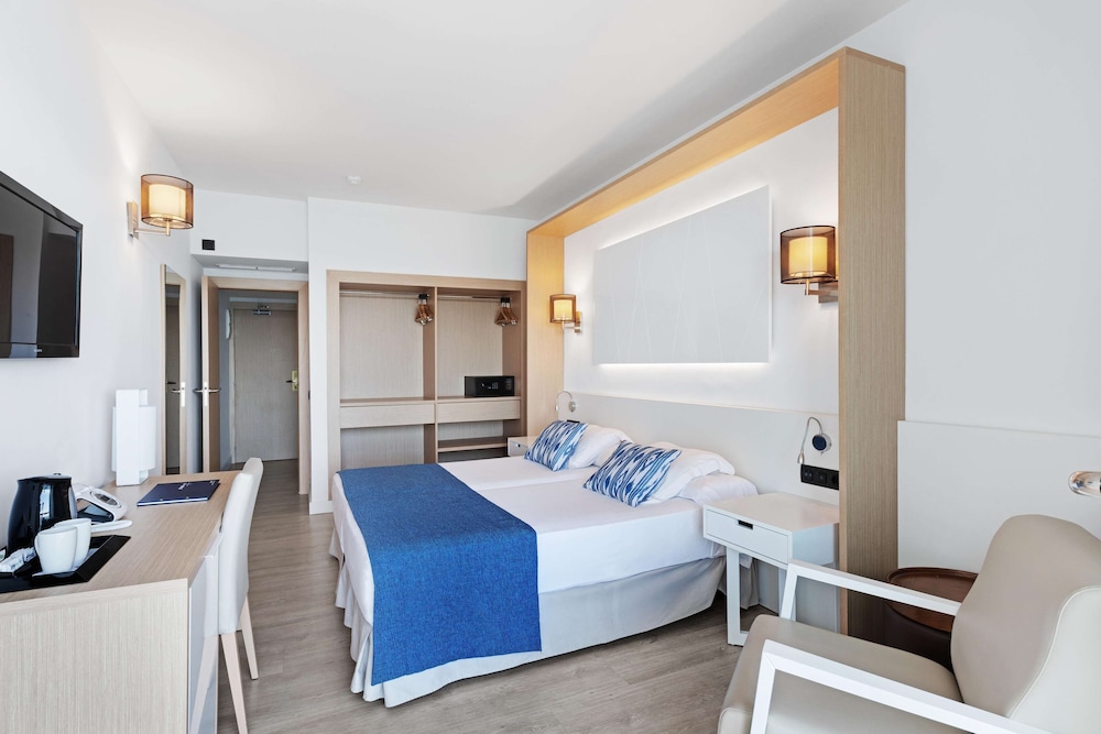 Double Room, Balcony, Sea View photo 2