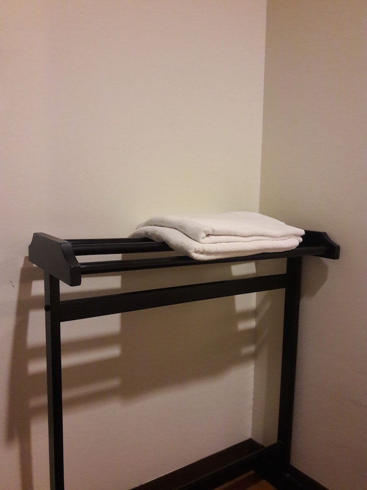 Single Bed Ensuite (6Ft Bed, No Window) photo 2