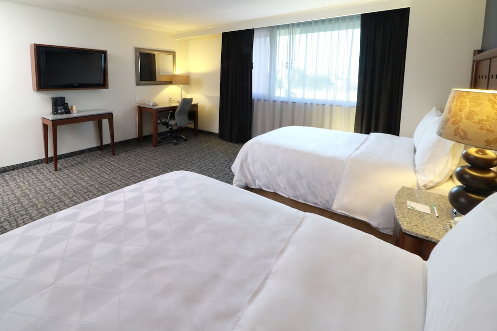 Club Room, 2 Queen Beds - Photo 1